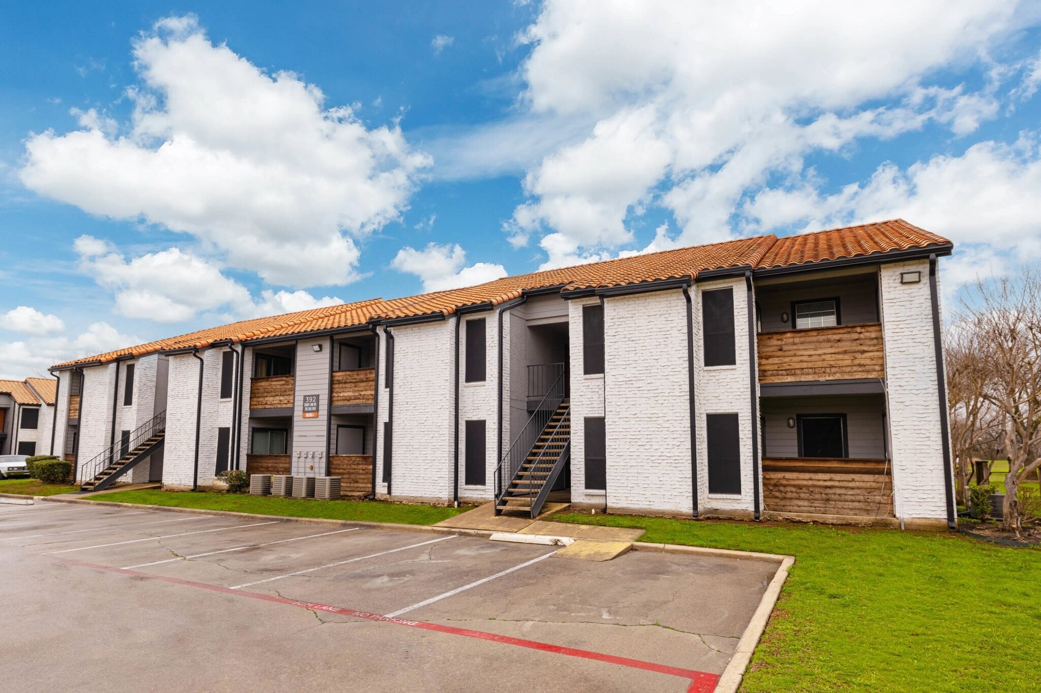 Building Photo - 390 Shady Ln Dr