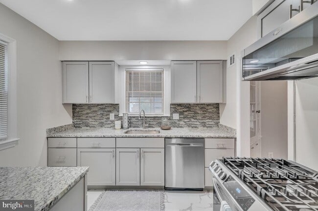 Building Photo - 440 N Nelson St