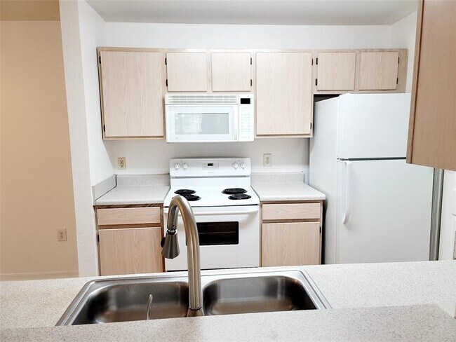 Building Photo - 5475 Vineland Rd