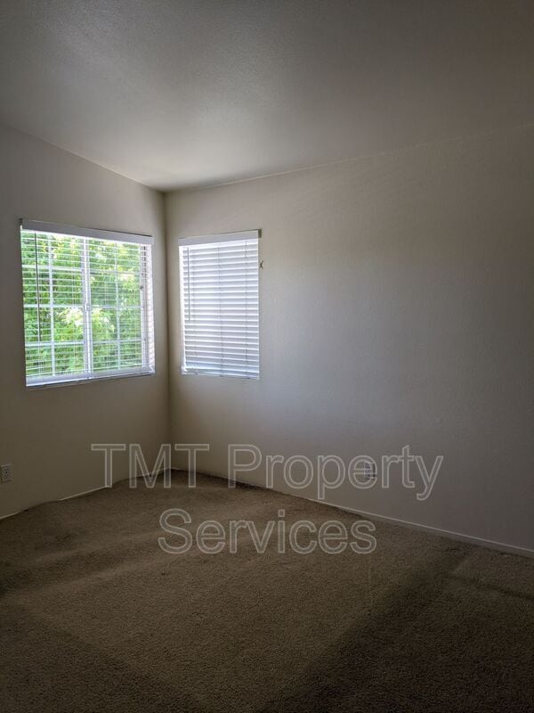 Building Photo - 2537 Brunswick Dr