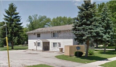 Building Photo - 714 N Oak St
