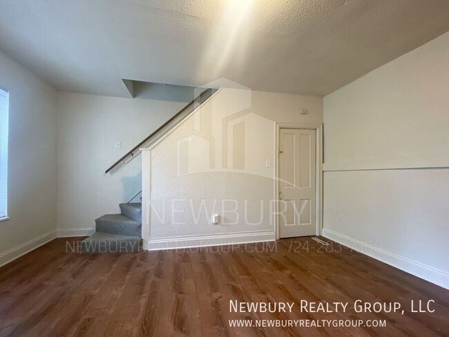 Building Photo - Charming Two-Bedroom Townhouse-Style Apart...