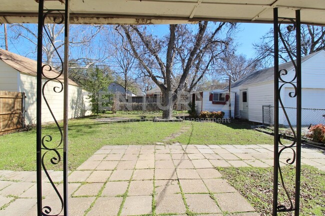 Building Photo - Well Maintained 3/2/2 Near TCU For Rent!