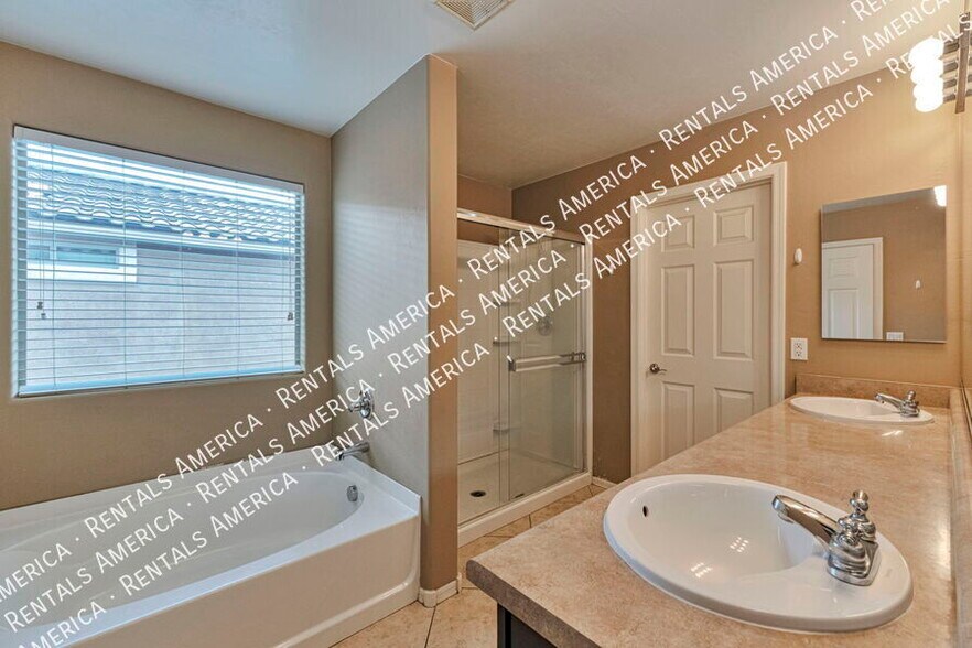 Building Photo - 445 W Corte Planga