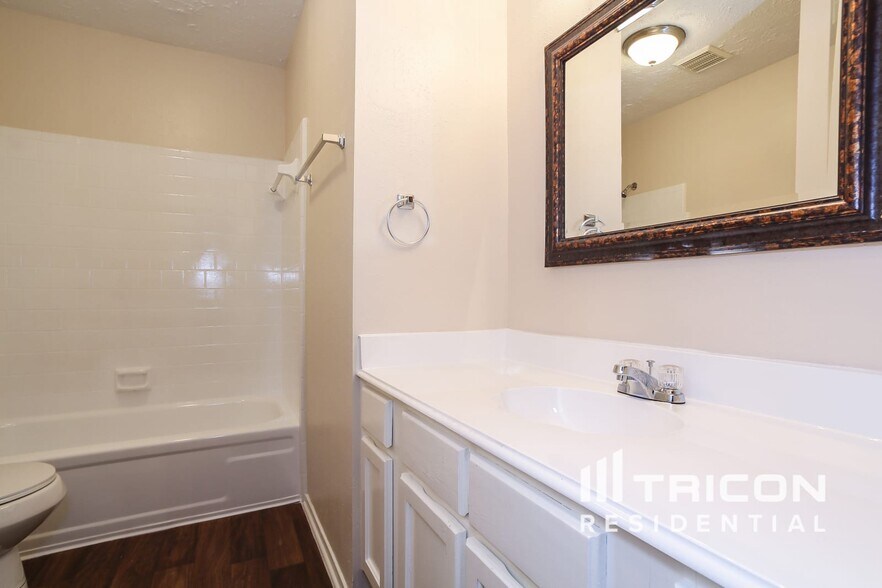 Building Photo - 3738 Xenophon Dr
