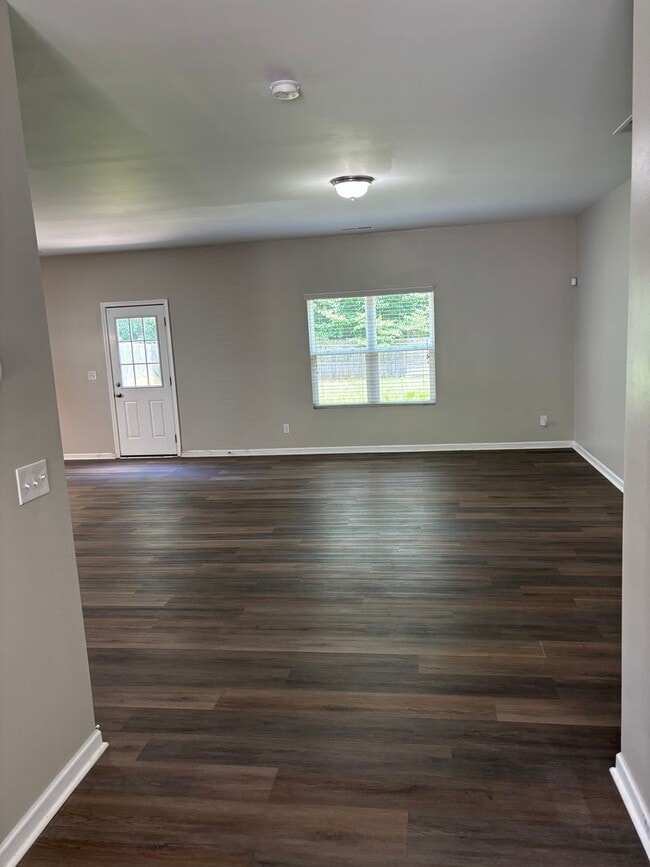 Building Photo - August Rent Free - Four Bedroom Fenced Yar...