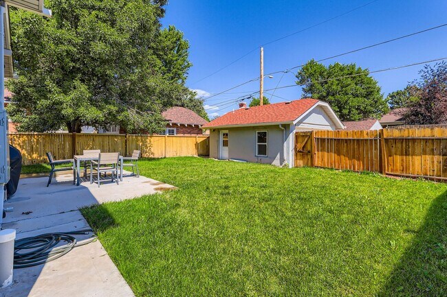 Building Photo - Highlands 2 BDR Turnkey Home