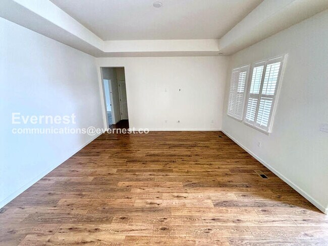 Building Photo - 10811 N Montane Dr