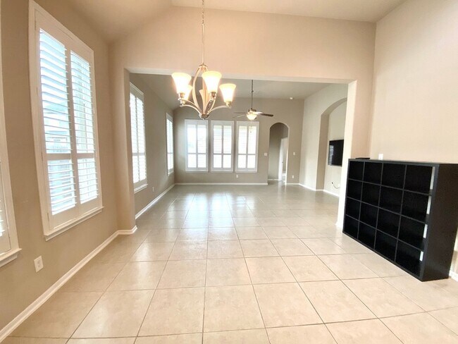 Building Photo - 2007 Post Oak Ct