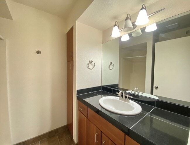 Building Photo - Beautiful Two-Bedroom Condo at The Reserve