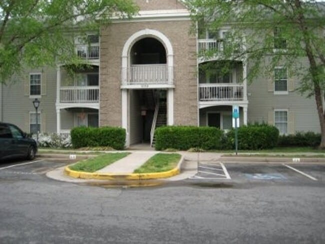 Primary Photo - Top Floor Condo with Fireplace and Open Fl...