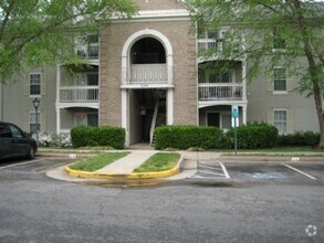 Building Photo - Top Floor Condo with Fireplace and Open Fl...
