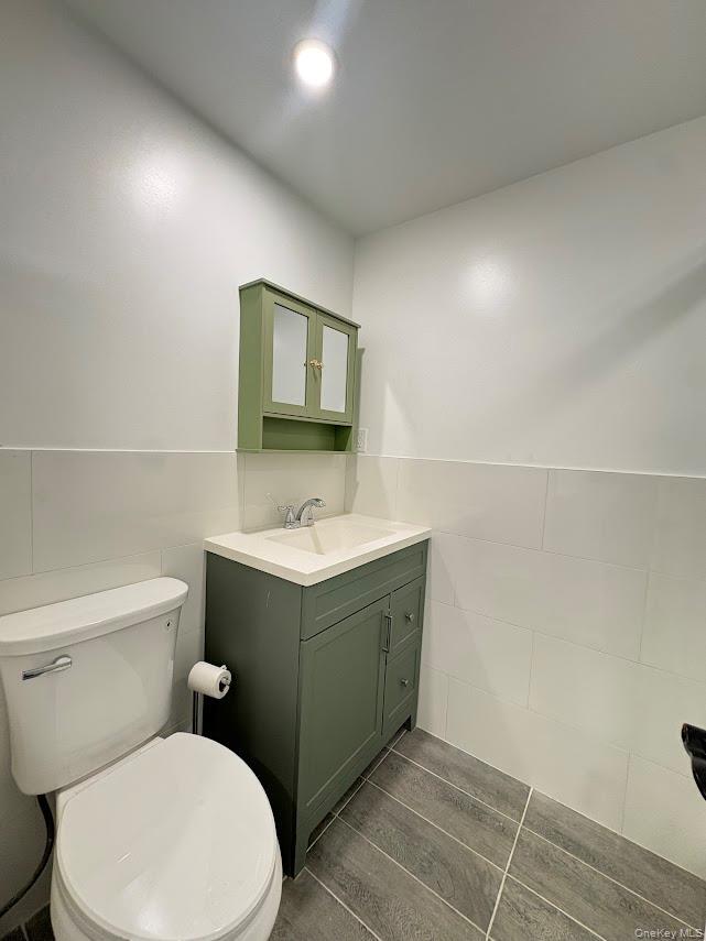 Building Photo - 69-16 Almeda Ave