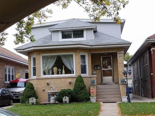 Building Photo - 4718 W Wrightwood Ave