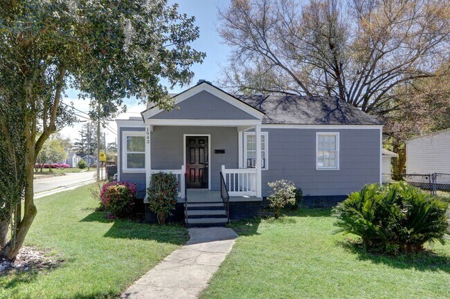 Building Photo - 1943