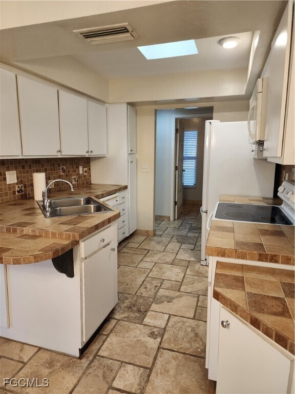 Building Photo - 612 SW 8th Ct