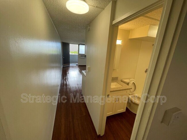 Building Photo - 1301 Lusitana St