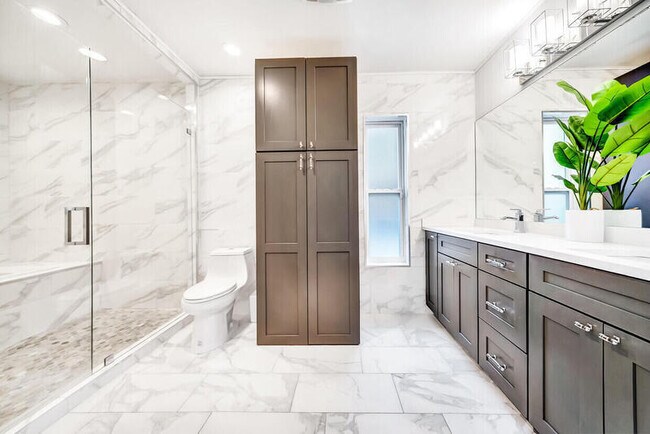 Building Photo - 864 Appleby St