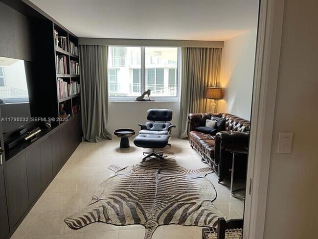 Building Photo - 600 Grapetree Dr