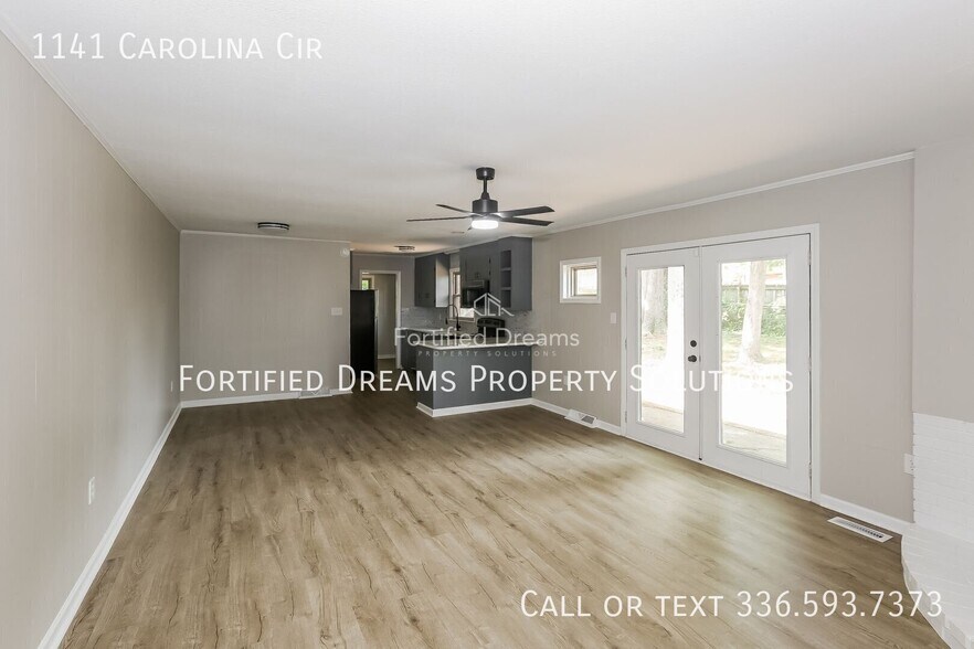 Building Photo - 1141 Carolina Cir