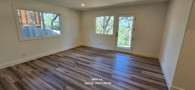 Building Photo - large custom home with peek a boo ocean views