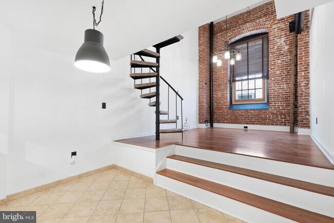 Building Photo - 130-36 N Bread St