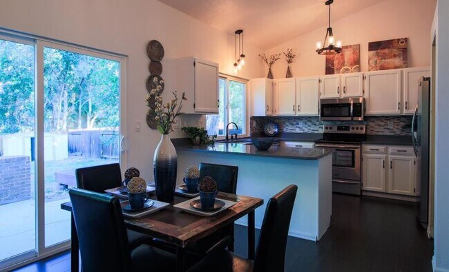 Building Photo - 2910 Rolling Wood Loop