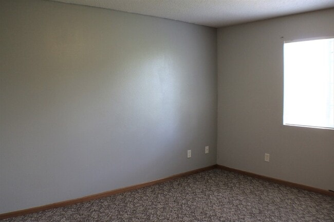 Building Photo - $1,175 | 2 Bedroom, 1 Bathroom Condo | Pet...