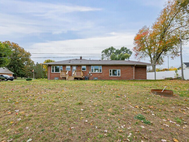 Building Photo - AVAILABLE NOW! Beautiful 3-Bedroom Waterfront Home with Breathtaking Views