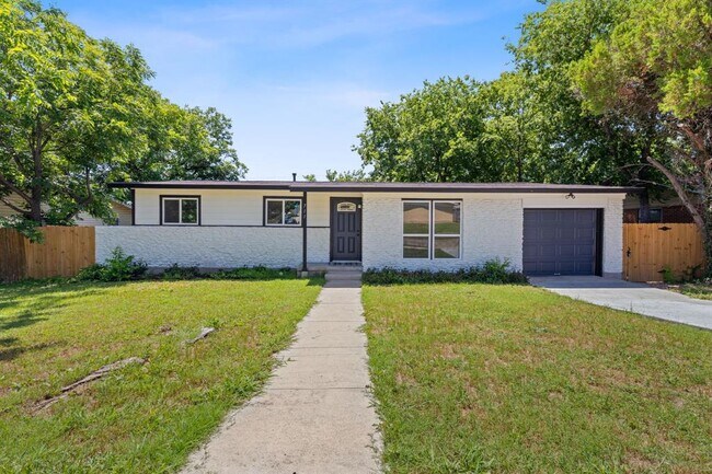 Building Photo - 711 Santa Rosa Dr