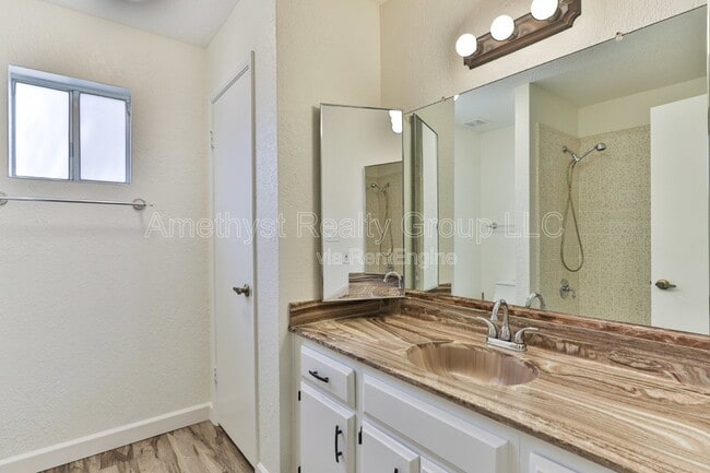 Building Photo - 4419 W Shaw Butte Dr