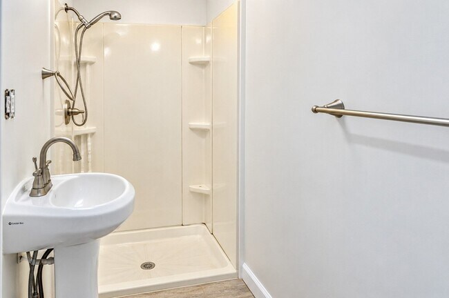 Building Photo - 1805 Bayou Homes Dr
