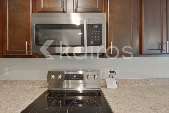 Building Photo - 1349 Mull St