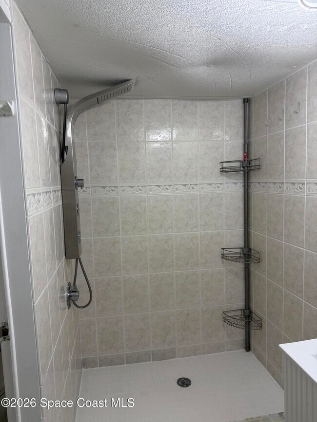 Building Photo - 2132 Rocway Dr