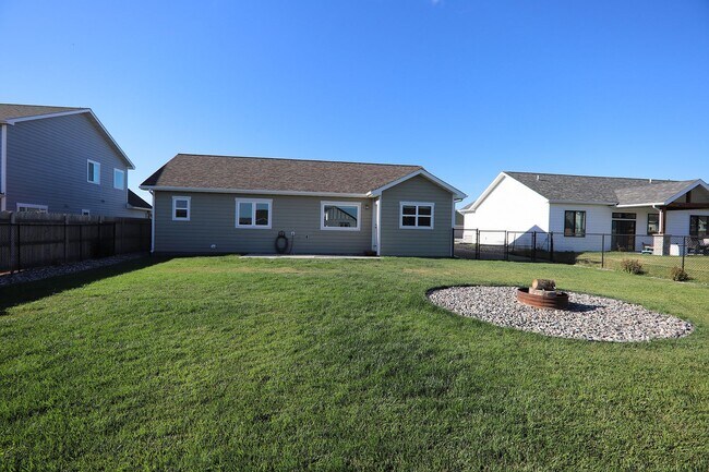 Building Photo - 1327 Silverton Dr