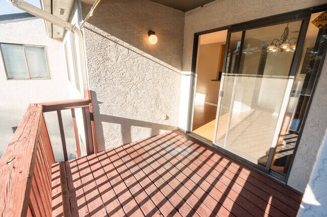 Building Photo - 2/2.5 Gated Community near FSU with Water ...