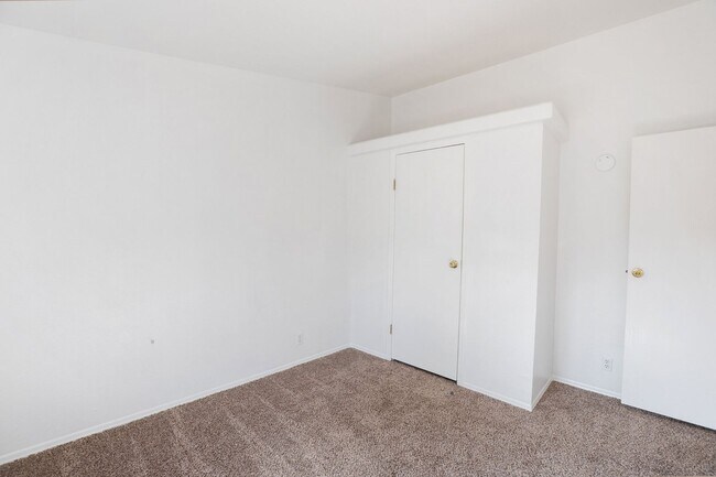 Building Photo - Wonderful Rural Home!