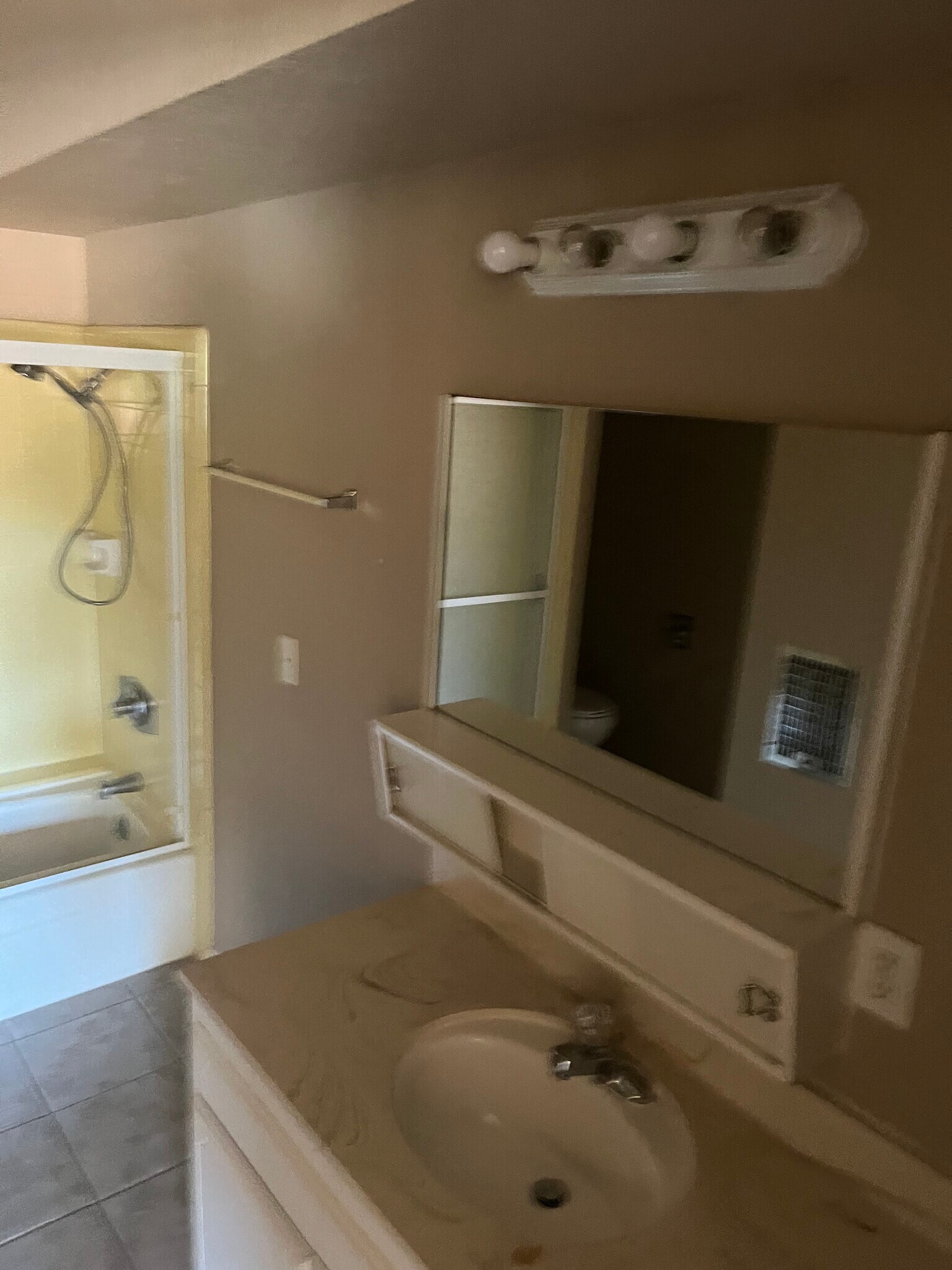 Building Photo - 1341 W Avenue J4