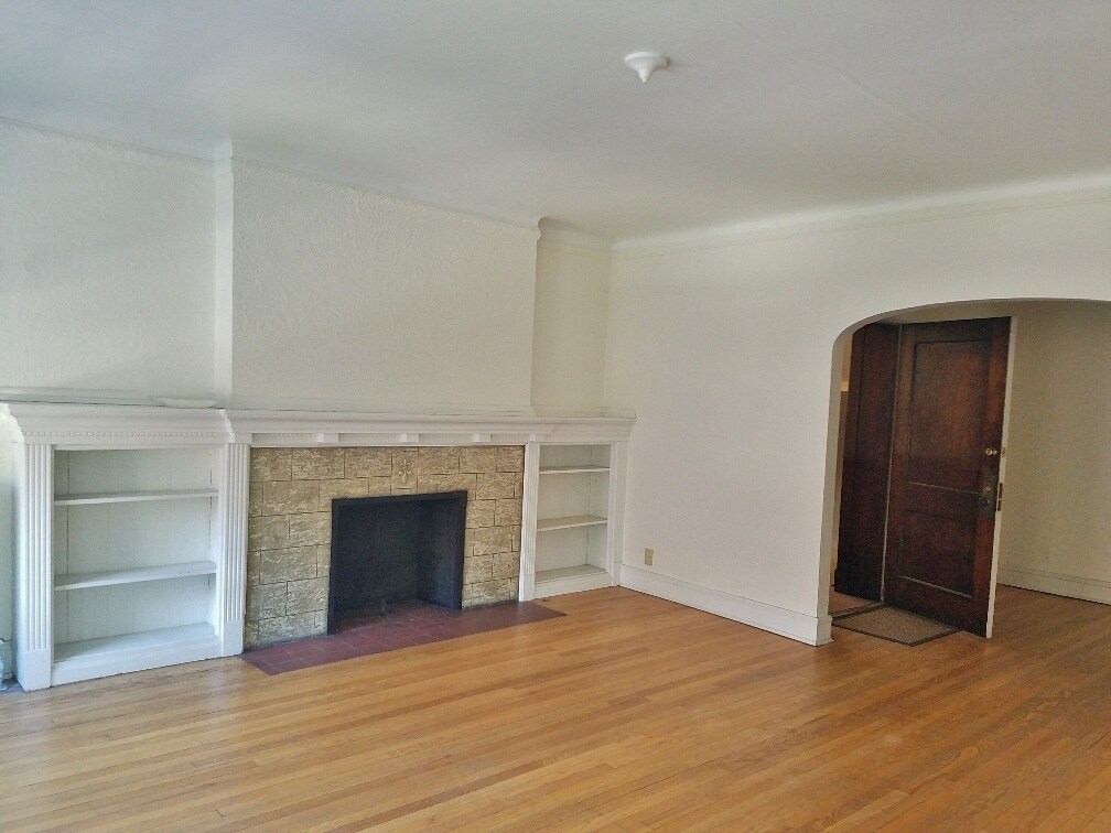 Building Photo - 2504 N Stowell Ave
