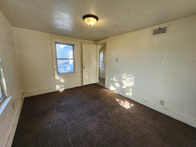 Building Photo - 216 Courtland St