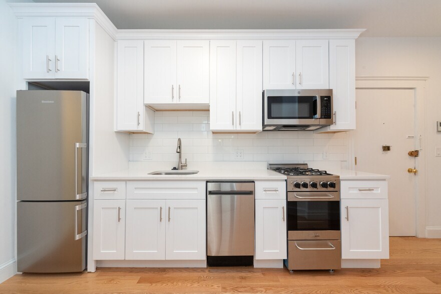 Building Photo - 95 Park Dr