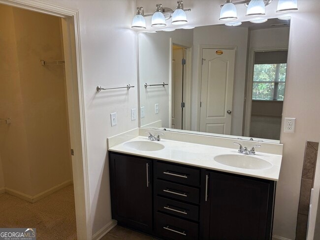 Building Photo - 2245 Knoxhill View