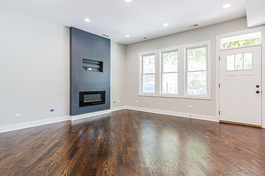 Building Photo - 1458 W Chestnut St