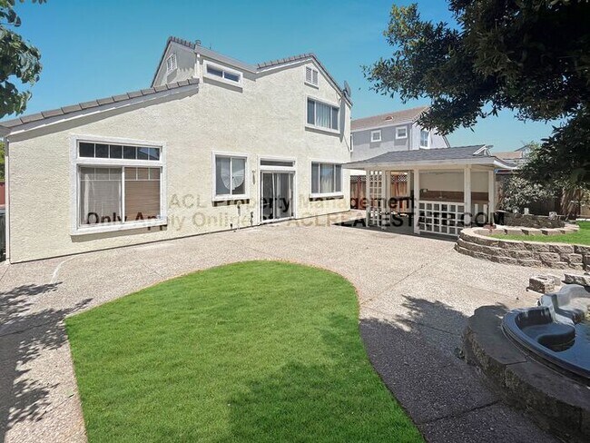 Building Photo - Spacious, 4 bed/ 3 bath Pittburg Home For ...