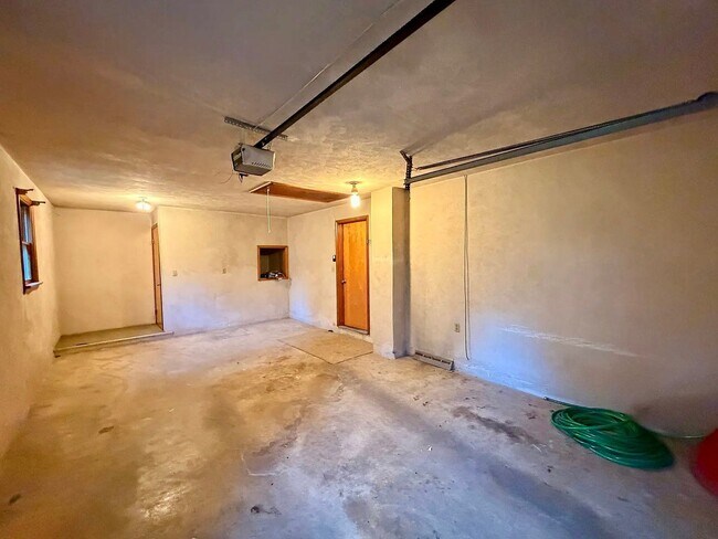 Building Photo - 329 Fairview Dr