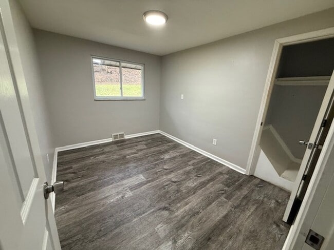 Building Photo - 205 Charleston Dr