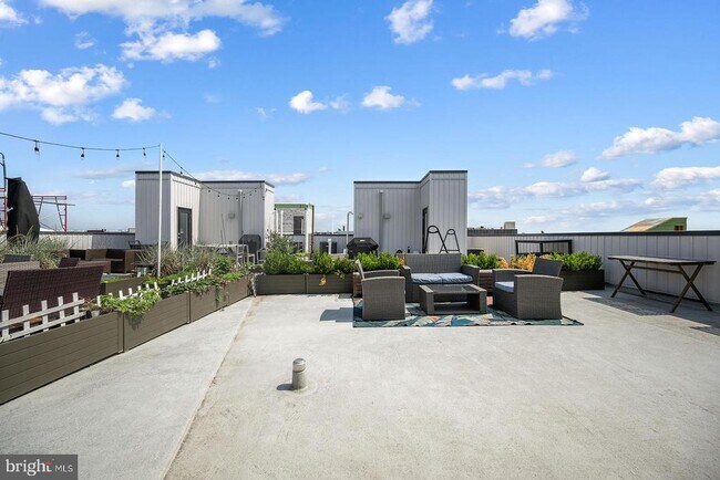 Building Photo - 2012 Frankford Ave