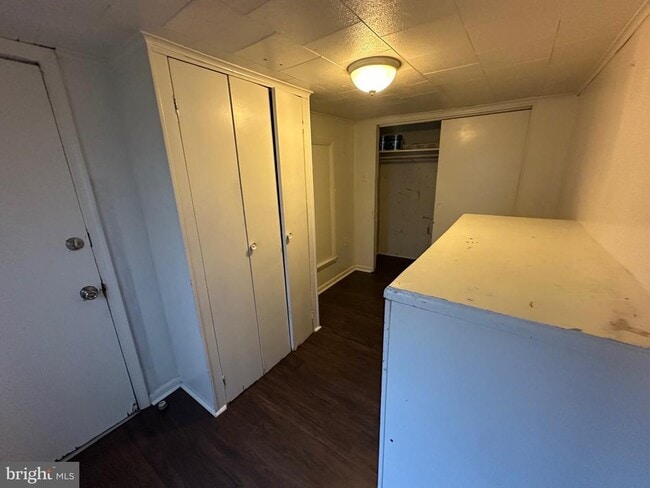 Building Photo - 2349 Duncan St