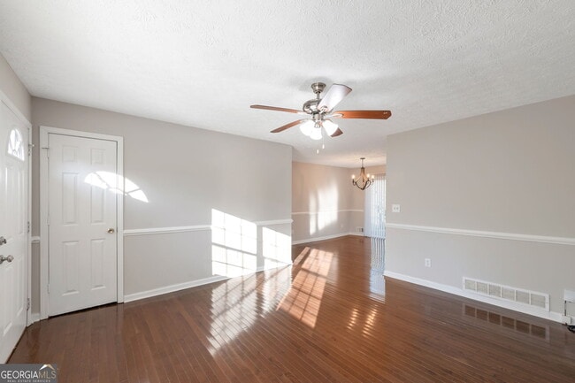 Building Photo - 30 Vickie Dr