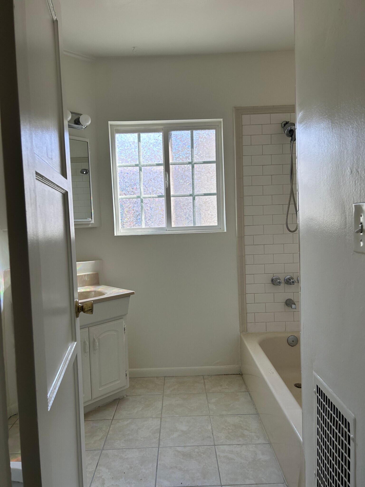 Building Photo - 11442 Riverside Dr